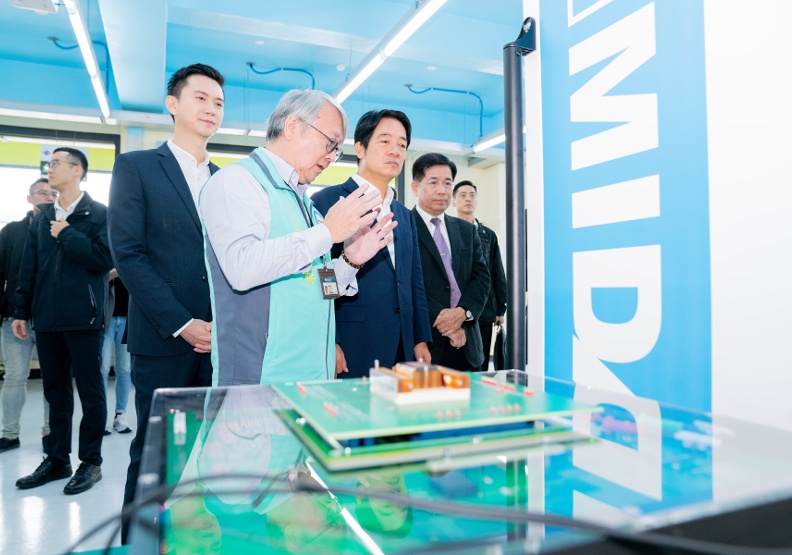 賴清德副總統、潘文忠部長參訪半導體設備廠務基地。教育部提供