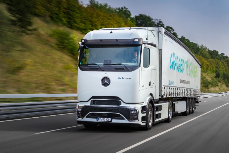 2023年10月於德國發表純電重型商用車款Mercedes-Benz Trucks的eActros 600，將引領運輸產業迎向綠色永續的新能源時代。圖片提供：台灣戴姆勒。