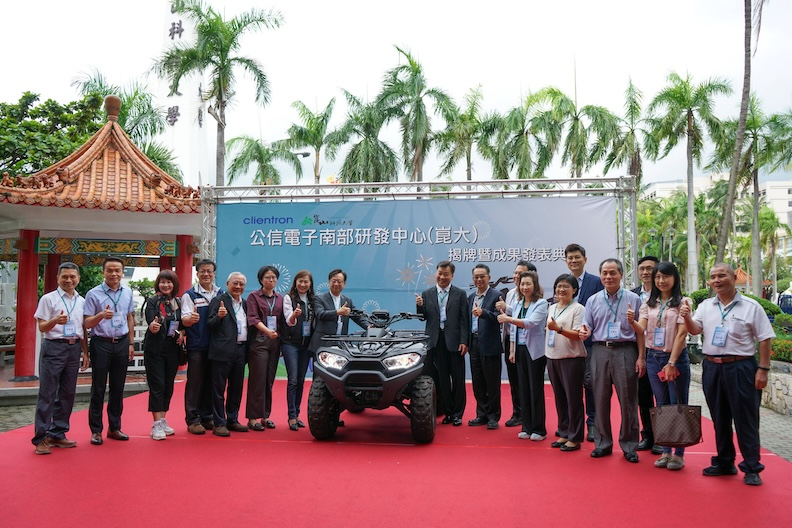 公信電子、雍御企業和崑大共同合作開發的「台灣首台4輪驅動的電動沙灘車」（圖崑大提供）。