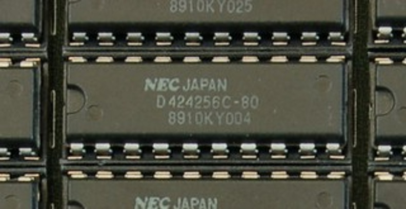 1980年代後半，NEC以九州的熊本川尻廠為主力生產據點，當時DRAM市占全球居冠。取自wikimedia