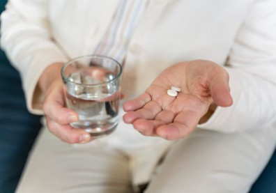 西藥傷胃？看醫生吃藥是否一定要加開胃藥？不當使用恐影響腎功能