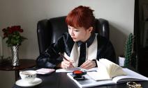時尚部落客浿機，華服下的拼命三郎性格