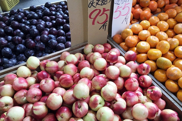 跟營養師逛市場！水果篇：挑鮮果，聞氣味、看蒂頭