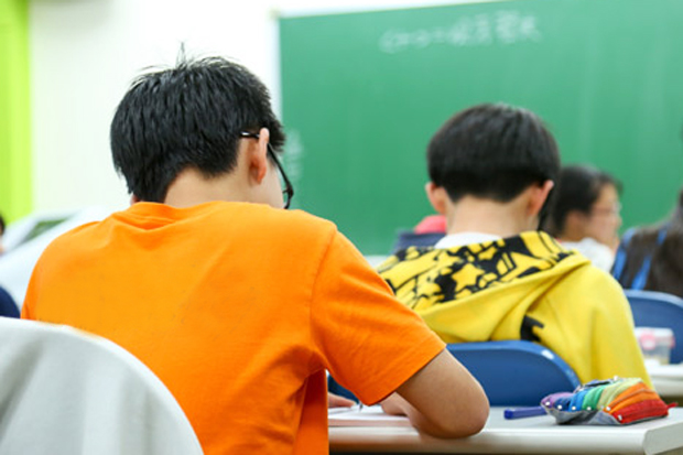 重考學生憂鬱及抱怨身體不適比例高