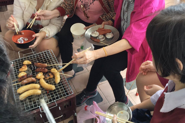 中秋節就是要烤肉，病友颱風天鬧中秋