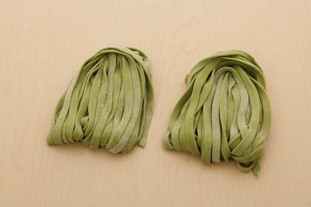 蔬菜麵條在家DIY，菠菜、番茄、胡蘿蔔都可以做