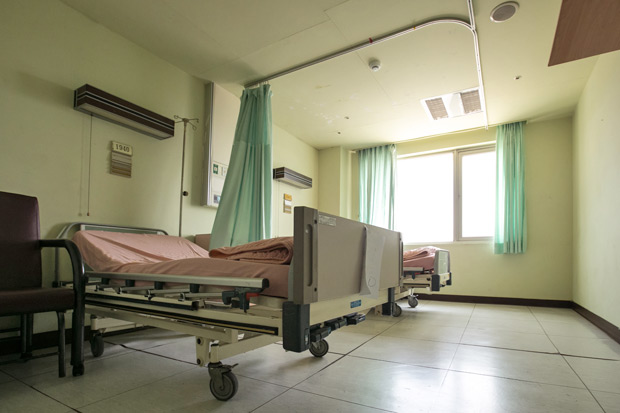 逃避正規治療 直腸癌病人死前腫瘤竄出肛門