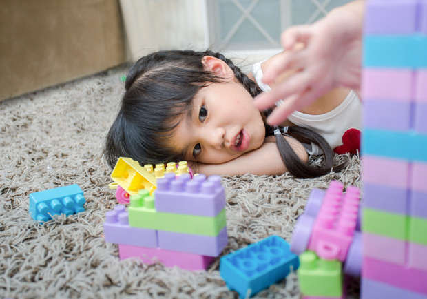 孩子晚上不肯睡？10 招有助安然入眠