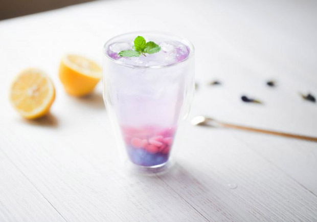超有夏天感的冰涼飲料！天然無添加：蝶豆花珍珠氣泡飲