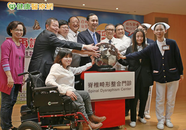 脊椎畸形整合門診，多科醫師全方位照護