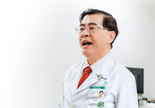 唱歌就是養生秘訣！王家弘唱出腹肌，體態年輕