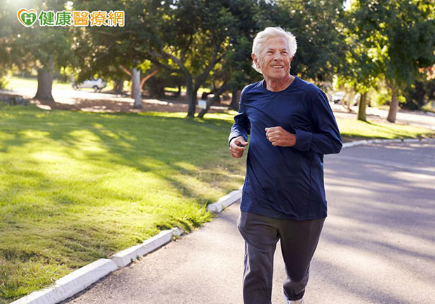 跑步傷膝蓋嗎？運動專家：強化肌力預防退化