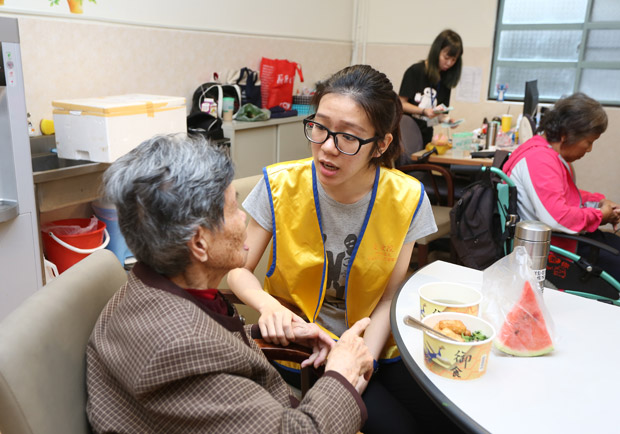 遠離鼻胃管 需重視介護食品 二 伊佳奇 健康遠見