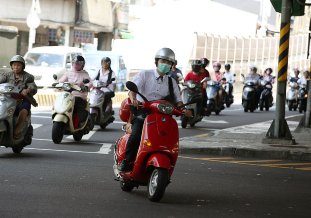 一張車禍 X 光圖，讓你秒懂全罩安全帽的重要