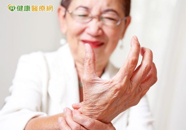 風濕症病情反覆，得靠「它」控制