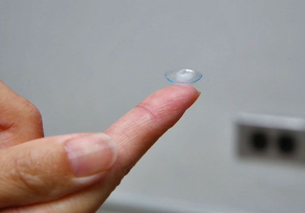 隱形眼鏡直接丟馬桶？當心微塑膠進入食物鏈