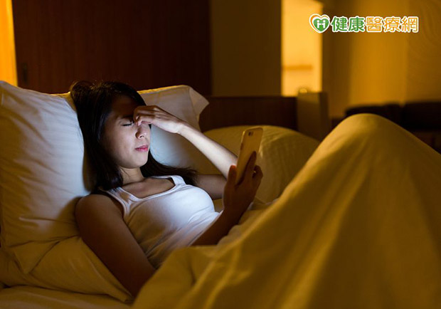 超時配戴隱形眼鏡狀況多，當心疲乏症候群上身！