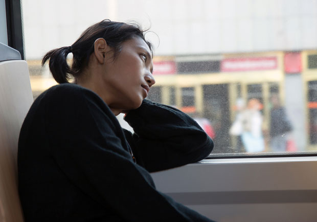 用「不孝」勒索，重男輕女的母親甚至要她幫弟弟善後