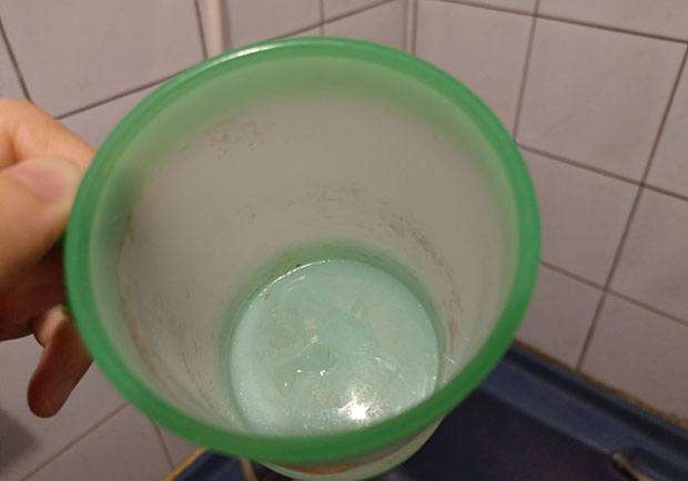 大部分人家中都有的漱口杯黃垢，不清會怎樣？