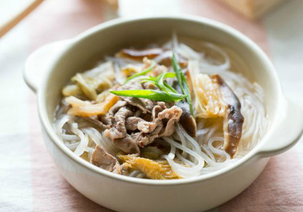 10分鐘免開火保溫杯料理：泡菜牛肉冬粉湯