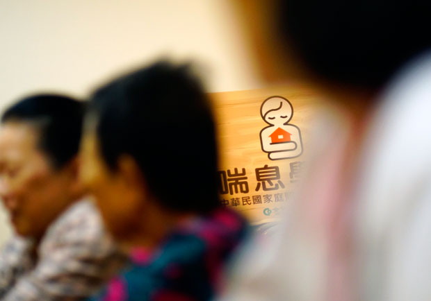 外籍看護休假怎辦？喘息服務放寬，申請條件看這裡