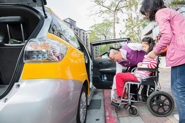 「陪伴、轉化、公益」他用愛與專業翻轉計程車運將形象