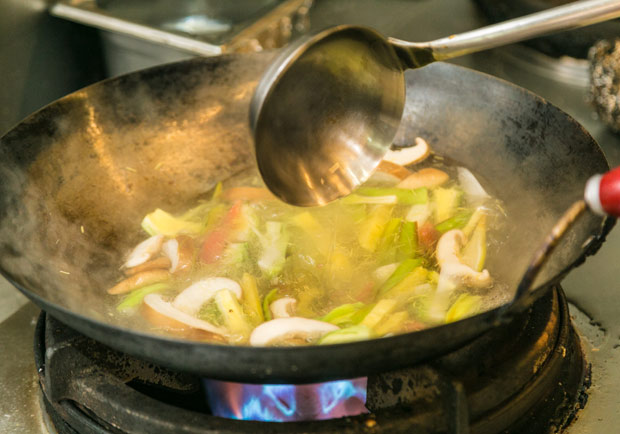 衛不衛生很重要！熱炒店 4 大食安易燃點你都注意了嗎？