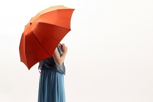 陽傘內面塗銀，小心愈撐愈黑