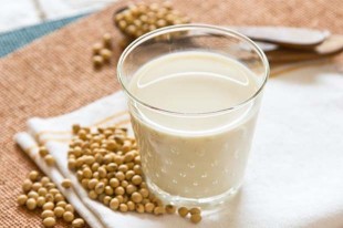 牛奶豆漿比一比？營養師告訴你懷孕喝哪種最營養！