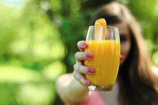 天天 2 杯鮮果汁，她喝出脂肪肝