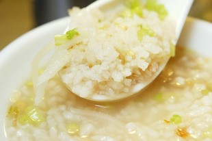 腹瀉吃白粥拉得更嚴重？飲食這樣搭才對