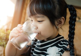 鹼性水可以調節體內的酸鹼度，有益健康？