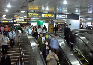 電扶梯是高齡者的虎口