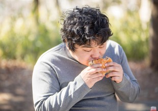 喝水都會胖是真的！腸內菌已決定你是胖子還是瘦子