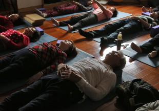 15 分鐘瑜伽睡眠，淨化腦部紓解壓力