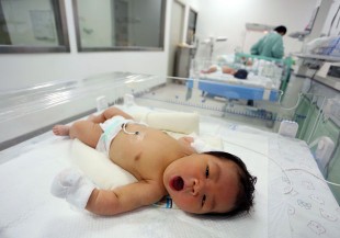 全台每 5 名產婦有一人高齡，晚婚遲育多老媽