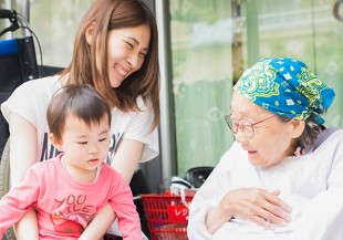 日本「葵照護」實現在宅老化可能，自立支援的新照護模式