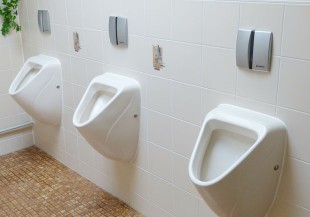 你的排尿方法乾淨嗎？醫師：男性要蹲著尿、分兩段