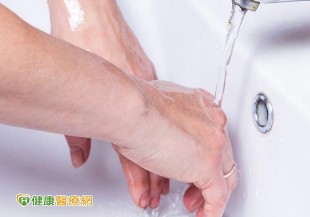 擺脫難纏富貴手，做好保濕及戴對手套很重要