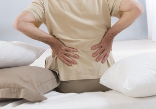 下背痛又僵硬？別讓僵直性脊椎炎造成不可逆傷害