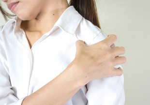 10 個五十肩的常見問題，復健科醫師一次解答