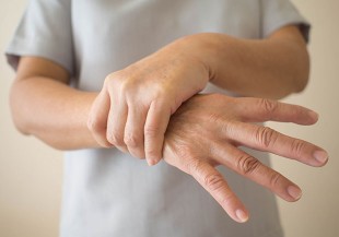 巴金森病只有長輩才會得？年輕患者延誤就醫可能失智