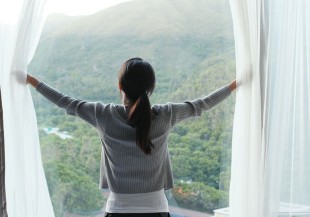 開始不仰賴鬧鐘，睡眠專家教你準時自然醒！