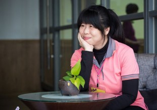 散播歡樂、散播愛！她轉戰照服7年助長輩獨立自主