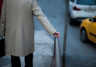 中午就來接她下班，才發現53歲老公得了阿茲海默症