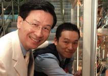 全國電子　把客人的心捧在手心