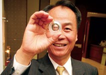 光學獲利王 亞洲光學─永遠比對手看快一步