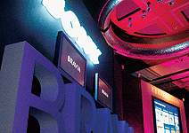 放下身段跟敵人合作 SONY學乖才獲利？