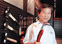 台灣鐵鎚王幸記 從3人規模 做到全球第3