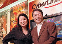 訊連科技夫妻檔 野兔3招躍上全球